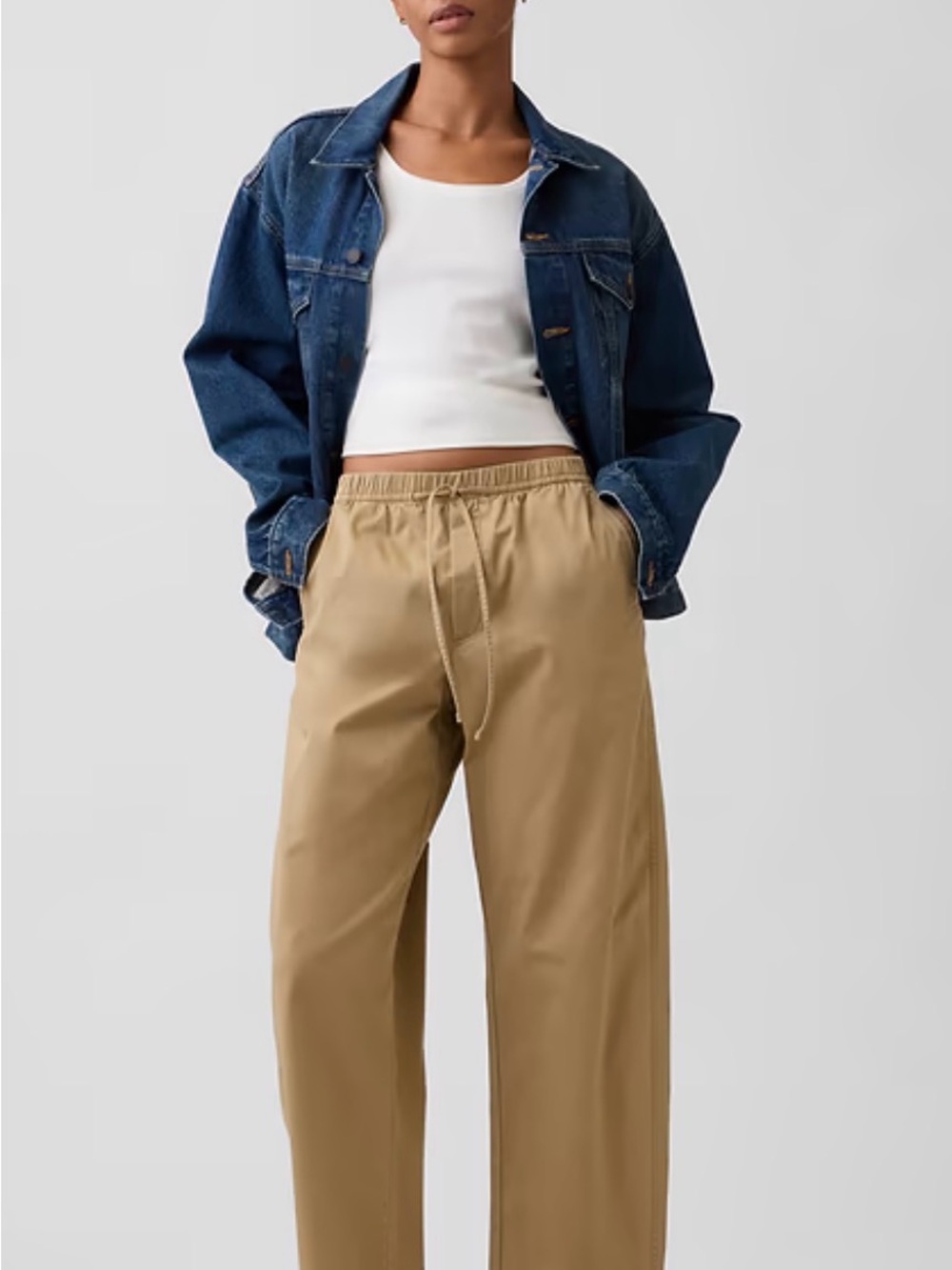 GAP Women’s Mid-Rise Easy Barrel Khakis